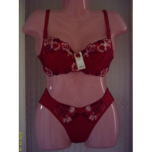 Ensemble Lingerie: Soutien Gorge & Culotte: Rouge Brodé. Marque Yufhua