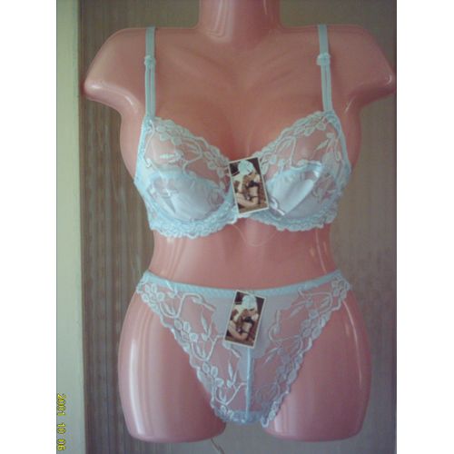 Ensemble Lingerie Soutien Gorge & Tanga: En Bleu. Marque: Fc7