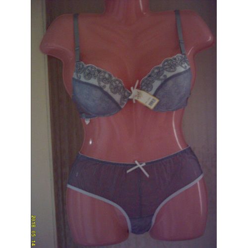 Ensemble Lingerie Soutien Gorge & Culotte: En Gris Et Blanc. Marque: Yufhua