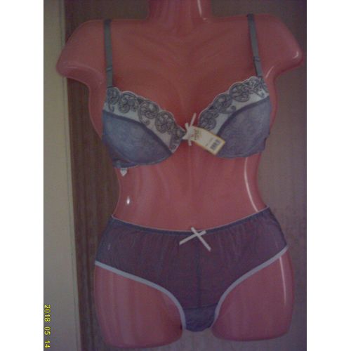 Ensemble Lingerie Soutien Gorge & Culotte: En Gris Et Blanc. Marque: Yufhua