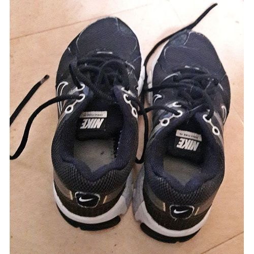 Baskets Nike Zoom Taille 37.5 ..