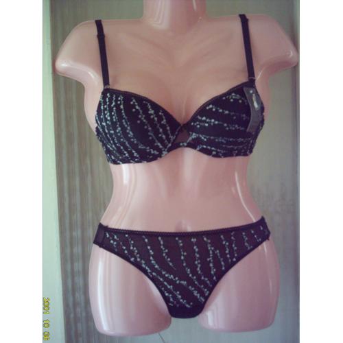 Ensemble Lingerie Soutien Gorge & String, En Noir, T: 36/ 80. Marque:  Reality 