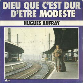 Dieu Que C'est Dur D'etre Modeste  (Mac Davis) 3'50  /  Y'a Toujours Un Train (Hugues Aufray) 4'02 (Pochette Bandeau Bleu)