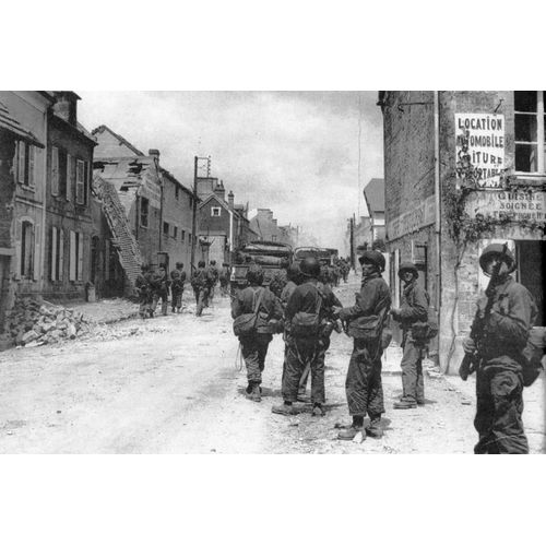 Ww2 - Photo - Soldats De La 4ème Division Us À Ste-Mère-Eglise Le 6 Juin 1944