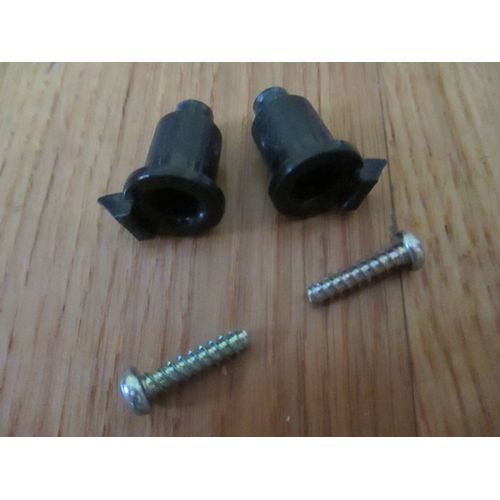 Vis et caches dessous carter pour aspirateur SAMSUNG NAVIBOT SR8845.