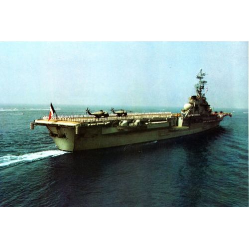 Militaria - Marine De Guerre - Le Porte-Avions Français "Clémenceau"