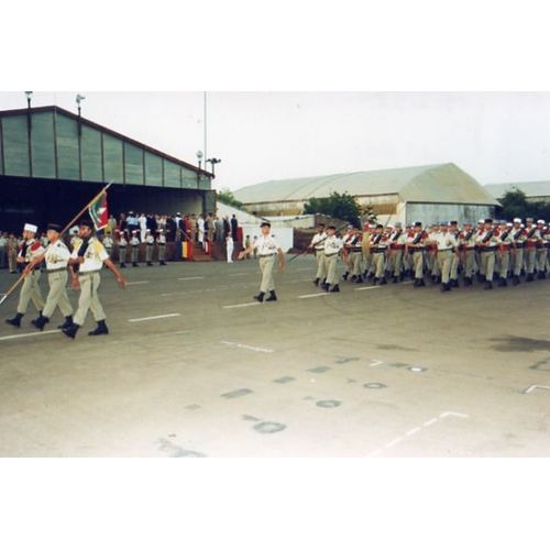 Militaria - Tchad - Défilé À Pied Du 1er Rec Sur La Base Aérienne De N'djaména En 1996