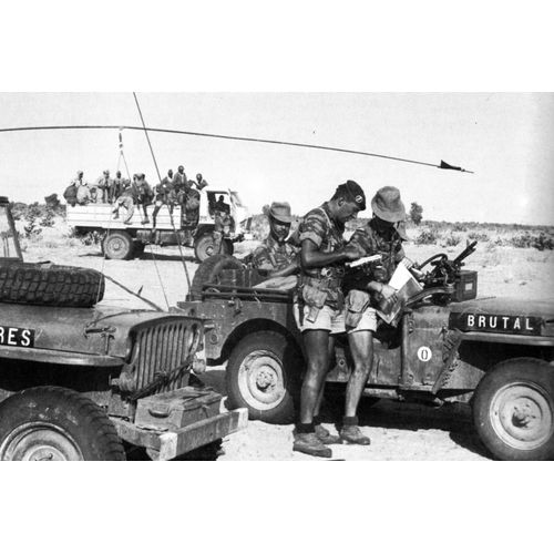 Militaria - Tchad - Opération Tacaud - Jeep Et Hommes Du 1er Rec