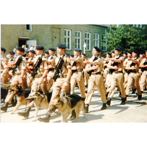Militaria - Le 46° Ri Défile Au Quartier Napoléon De Berlin Le 14 Juillet 1987