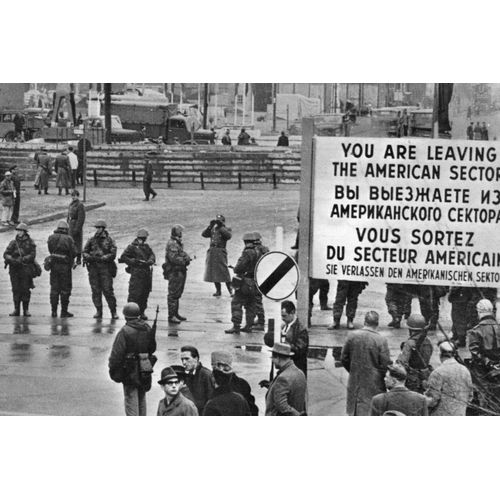 Militaria - Limites Du Secteur Américain Pendant La Construction Du Mur De Berlin