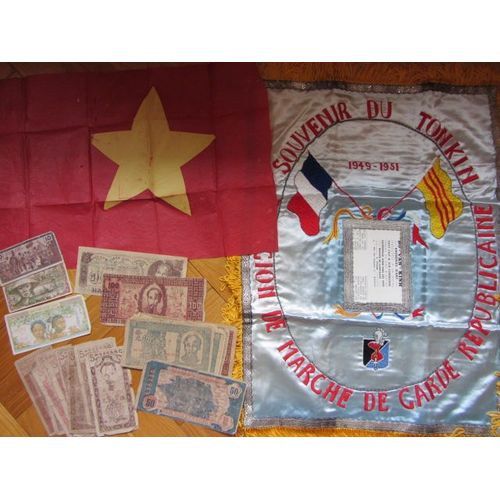 Lot Souvenirs Guerre D'indochine : Fanion Tissu / Billets Indochine Et Vietnam / Drapeau Viêt Minh En Papier