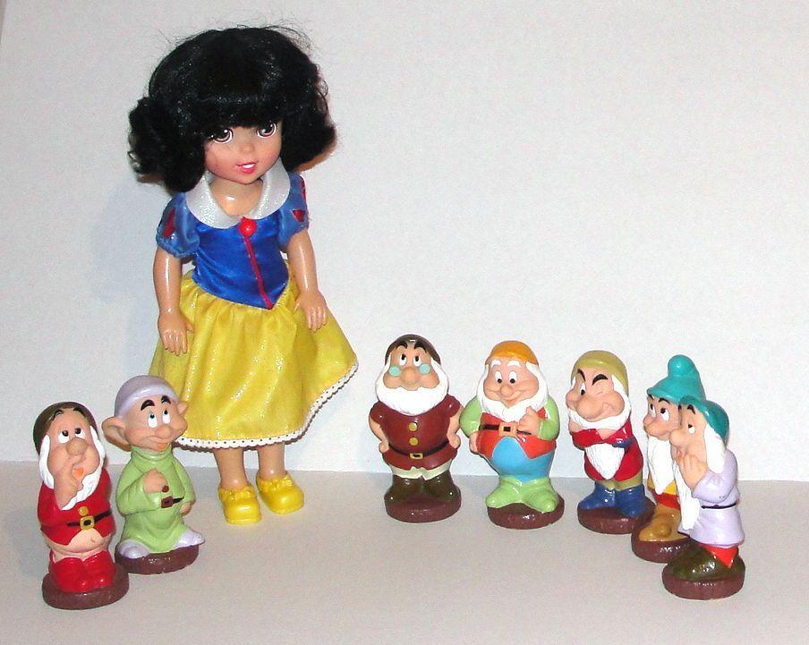 blanche neige et les 7 nains poupée banche neige + les 7 poupées