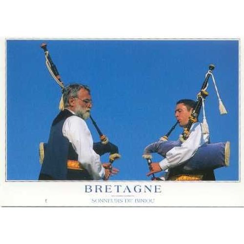 Bretagne. Sonneurs De Biniou