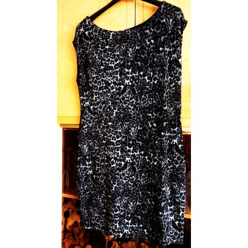 Robe Léopard Taille 42 Noire Et Grise Moulante Étiquetée Xl Zara