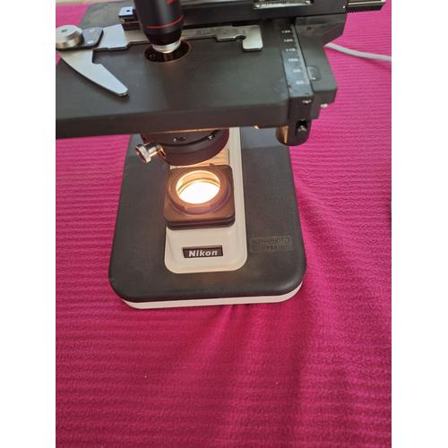 microscope NIKON avec caméra HITACHI