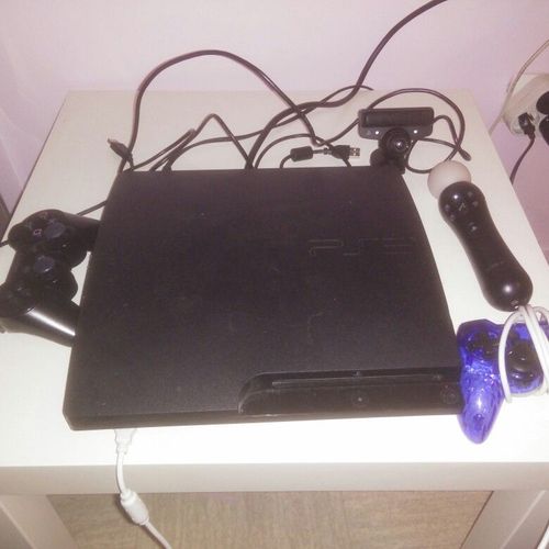 Ps3 Slim 320 Go +  Ps Move + 18 Jeux