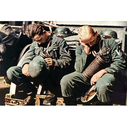 Ww2 - Photo - Les Vainqueurs Sont Fatigués - Soldats Allemands Au Repos