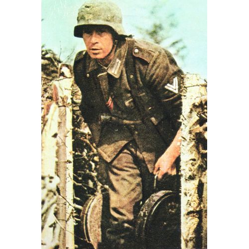 Ww2 Urss - Photo - Gefreiter Allemand Avec 2 Tellermine Mle 43 À Stalingrad