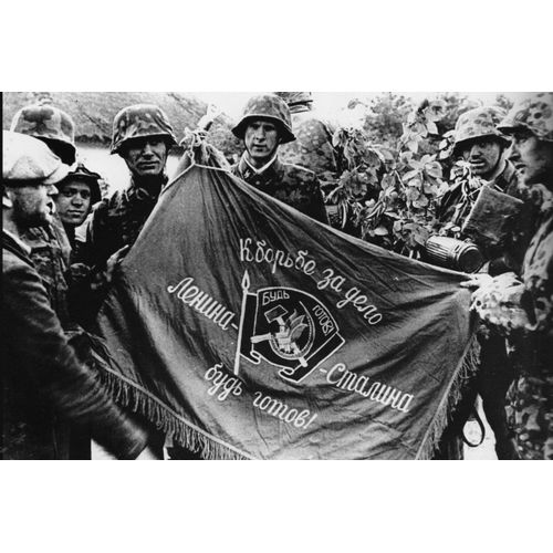 Ww2 - Urss - Photo - Les Ss Allemands Ont Capturé Un Drapeau Russe