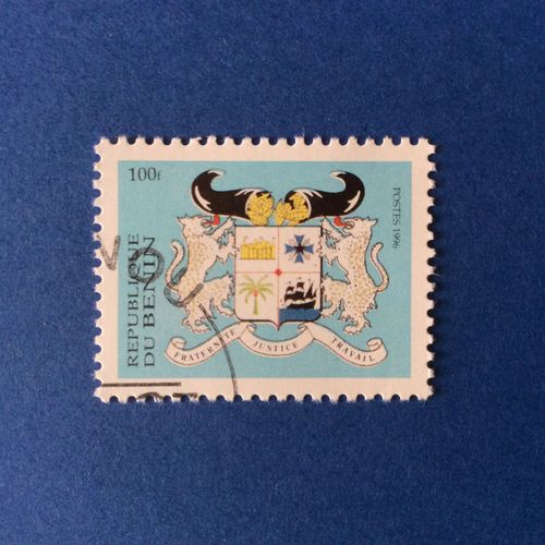 Bénin - Armoiries (Y & T 710)