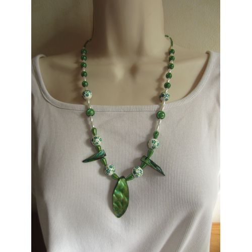 Collier Vert Et Blanc N° 27