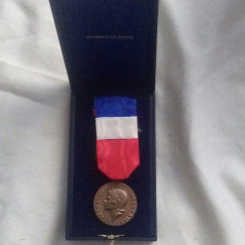 Médaille Ministère De La Défense Bronze 1982