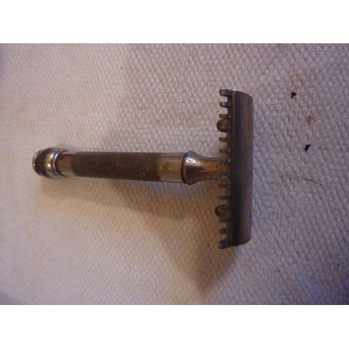Rasoir Ancien (Modèle 2)