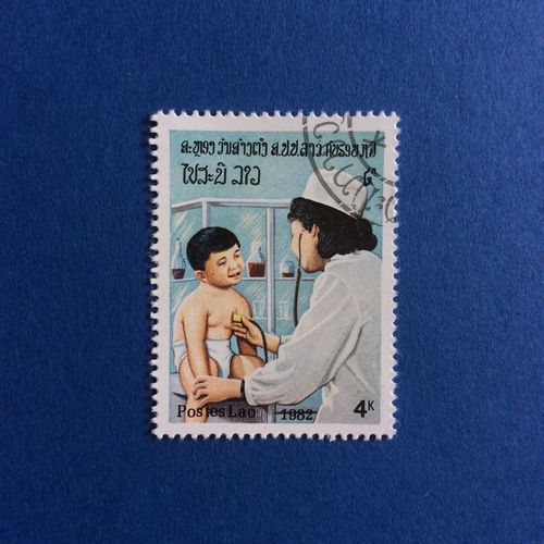 Laos - 7ème Anniversaire De La République - Infirmière (Y & T 442)