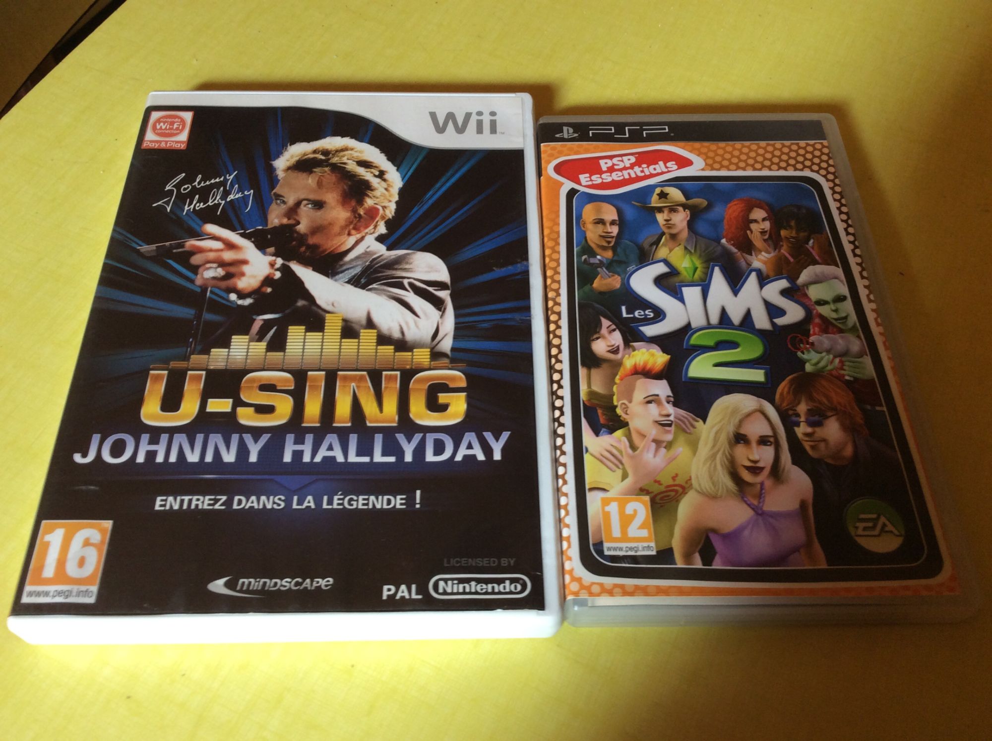 Jeu Psp Essentials Les Sims 2 Jeu Wii U Sing Johnny Hallyday ( Le Tout Complet Et En Bon État)