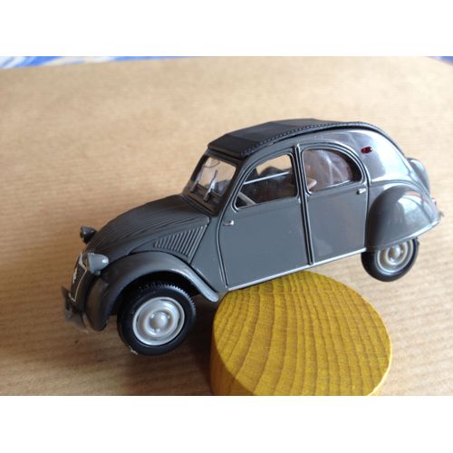 Citroen  2cv   Azl   Malle Bombee     Par Norev  2003-Norev