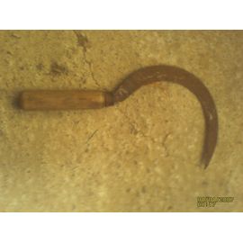   ancienne petite serpe  manuelle  manche bois