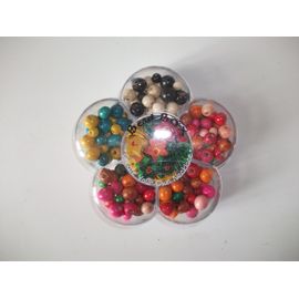 Set De Perles En Bois Colorés Dans Sa Boite En Forme De Fleur