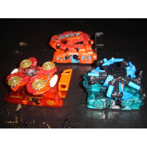 3 Chars Électriques Hot Wheels Battle + Weapons Packs + Planche Autocollants