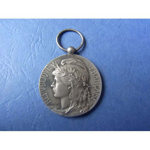 Medaille / Honneur - Travail / En Argent