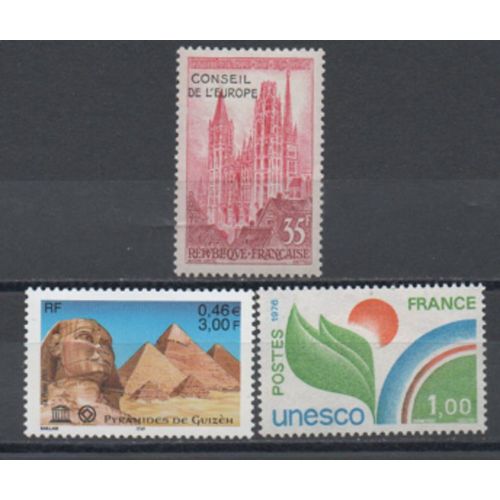 France: Lot De 3 Timbres De Service Pour L'unesco N° 16, 51 Et 124.
