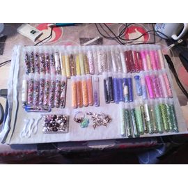 Ensemble De Tubes De Perles De Rocailles Avec Fermoirs Dans Boites Plastique