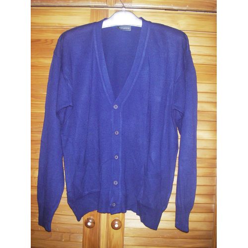 Gilet Col V De Marque Marc Anthony ,Modèle 258 ,100% Acrylique S ,De Couleur Bleue ,Fermeture Par Boutons ,2 Poches Droites Plaquées Vers Le Bas ,Bord Des Manches ,Des Poches Et Du Bas Côtelé .