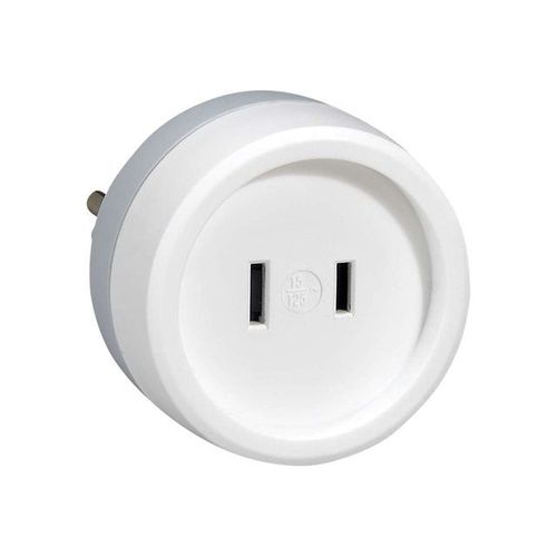 C2G US to European Standard Adapter with Safety Shuters - Adaptateur pour prise d'alimentation - bipolaire (M) pour bipolaire (F) - blanc