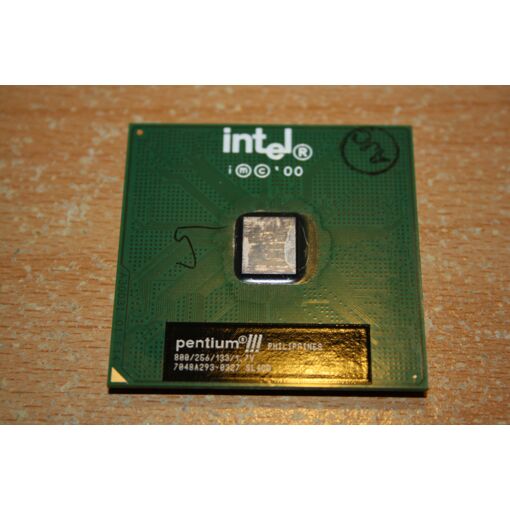 Processeur Intel Pentium III SL4CD – Occasion Pour Collectionneur Ou Retro-gaming