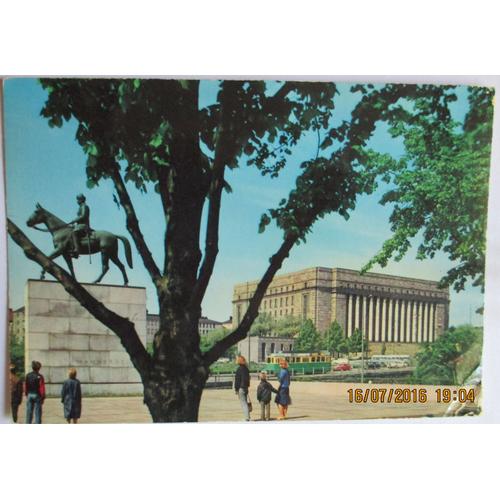 Carte Postale:Finlande Helsinki Le Parlement La Statue Mannerheim