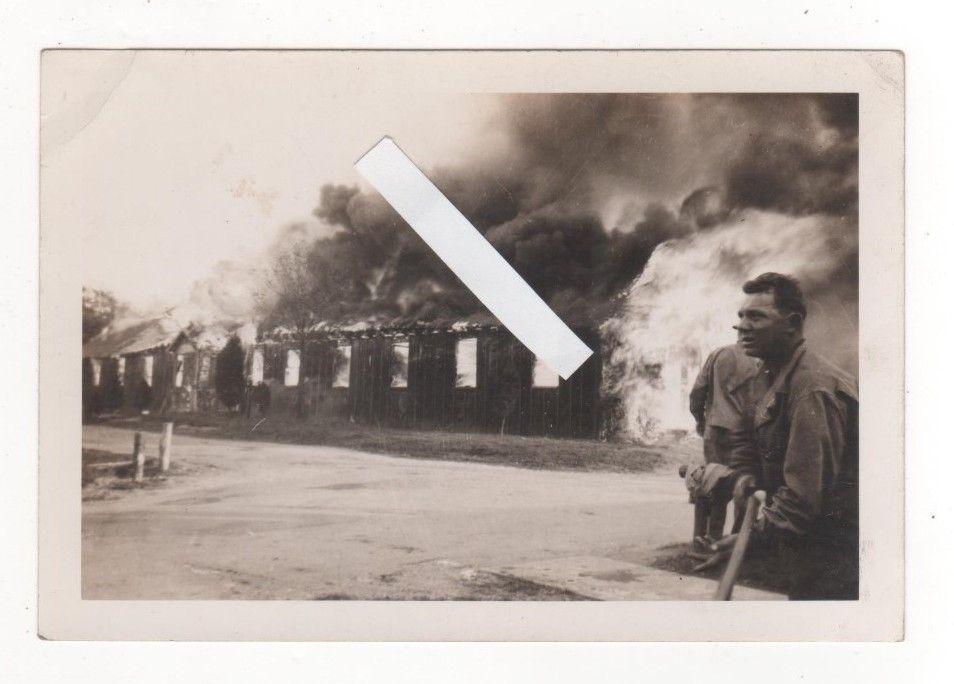 Photo Guerre 1939 45 Ww2 Pompier Militaire Gi´S Incendie Rangers Americain Gi´S Debarquement Normandie Campagne Us Army  Pompier Sapeur 