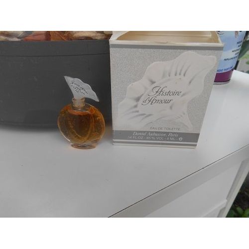 Miniature De Parfum " Histoire D'amour " D' Aubusson Pleine Avec Sa Boite . Ancienne Et Tres Belle