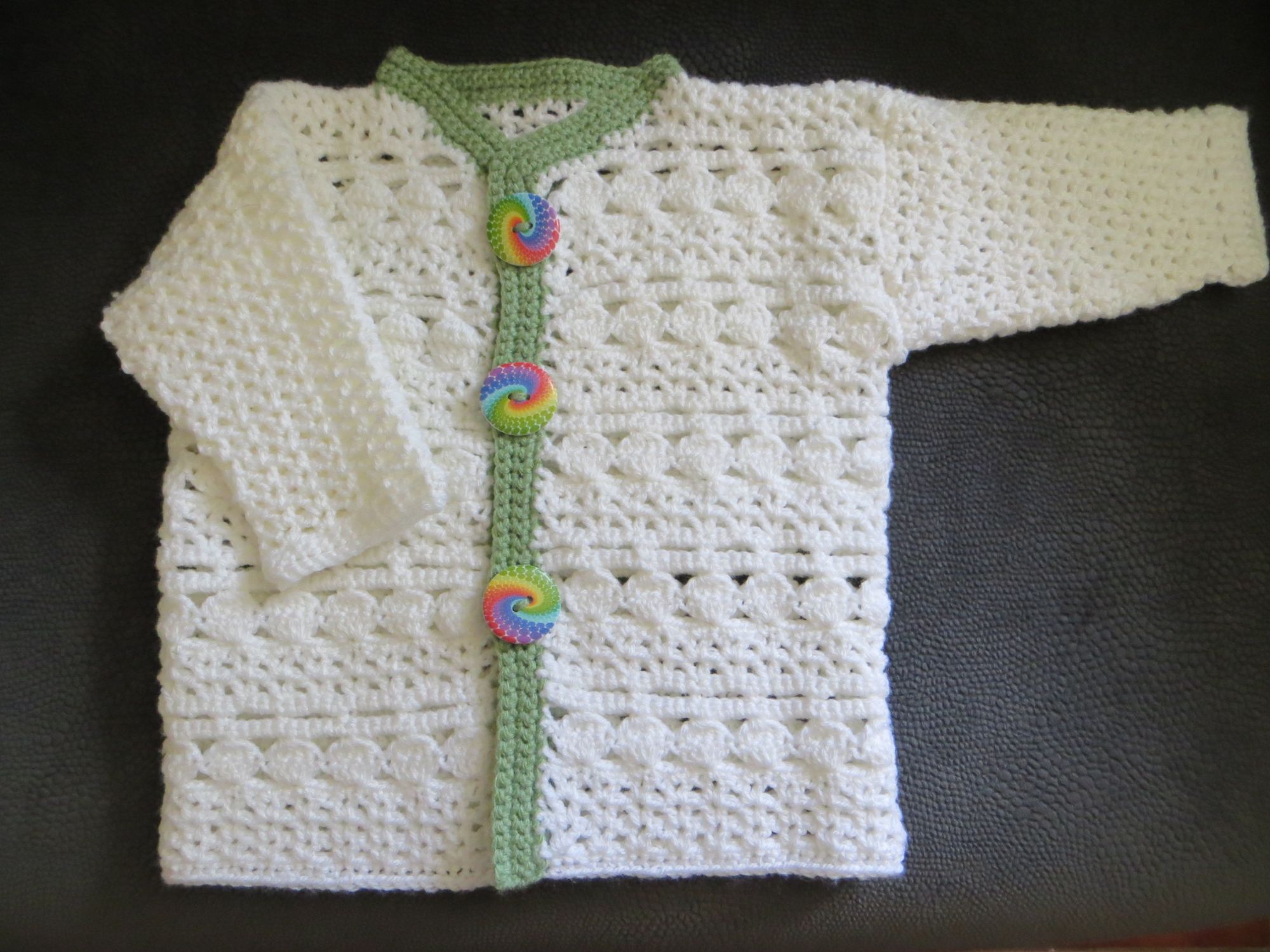 Gilet Bebe 3 6 Mois Realise Au Crochet En Laine Blanche Rakuten