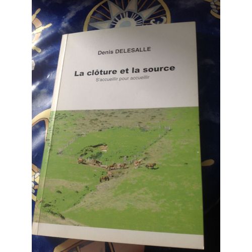 La Clôture Et La Source 