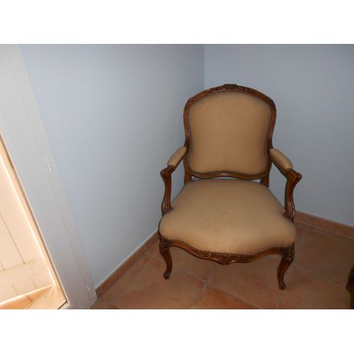 Fauteuil Ancien De Style Louis Xv .