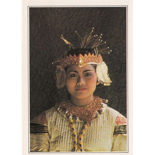 Indonésie, " Balinaise En Costume De Fêtes ".