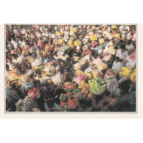 Indonésie, " Foule Au Temple De Tanah Lot ".