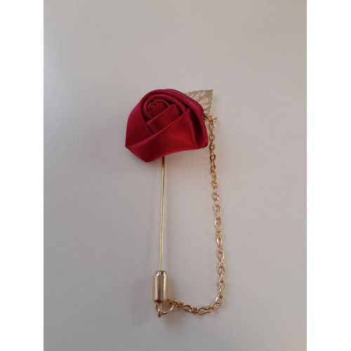 Broche En Forme De Rose De Couleur Rouge Bordeaux Avec Une Chaîne Et Une Feuille Pour Vos Costumes Ou Vestes ....La Chaîne Peut Être Retirée .