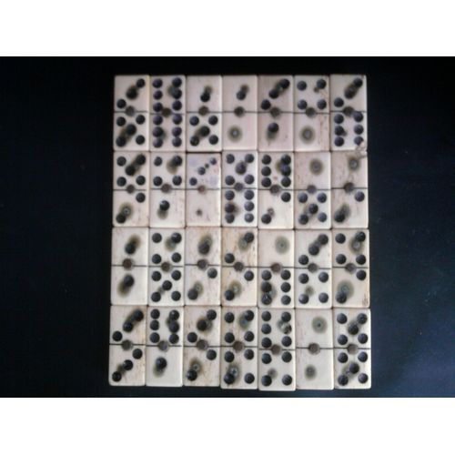 Jeu De Dominos Anciens Et Sa Boite
