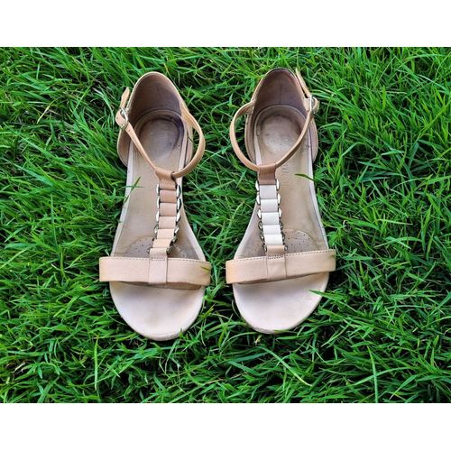Sandales Clarks Pointure 36.5 Beige Foncé Avec Déco Argentée